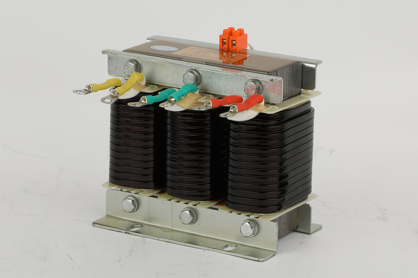 Как правильно подобрать размер реактора расстройки, чтобы обеспечить защиту конденсатора без ущерба для компенсационной способности?