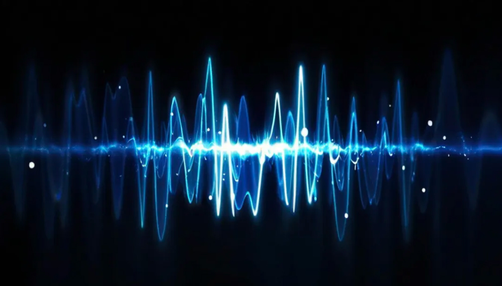 Как искажения фонового напряжения влияют на срок службы и производительность конденсаторов?